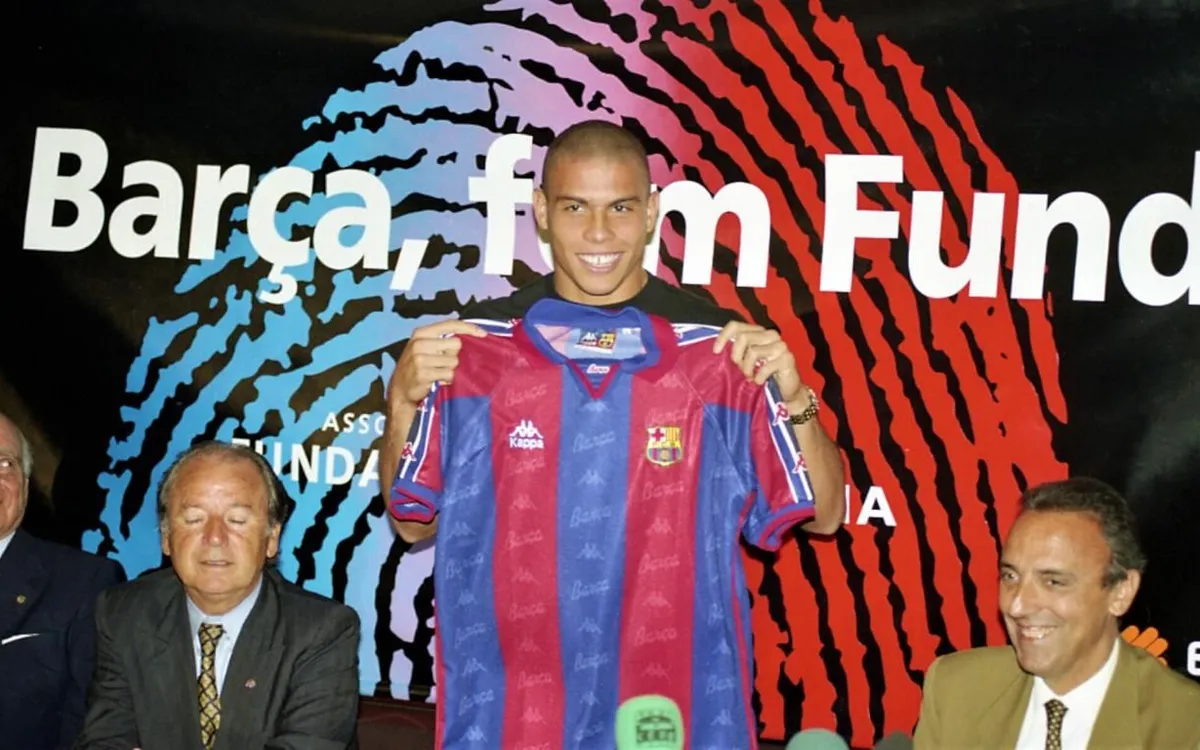 Ronaldo signe à Barcelone en Fichaje de Ronaldo por el Barcelona