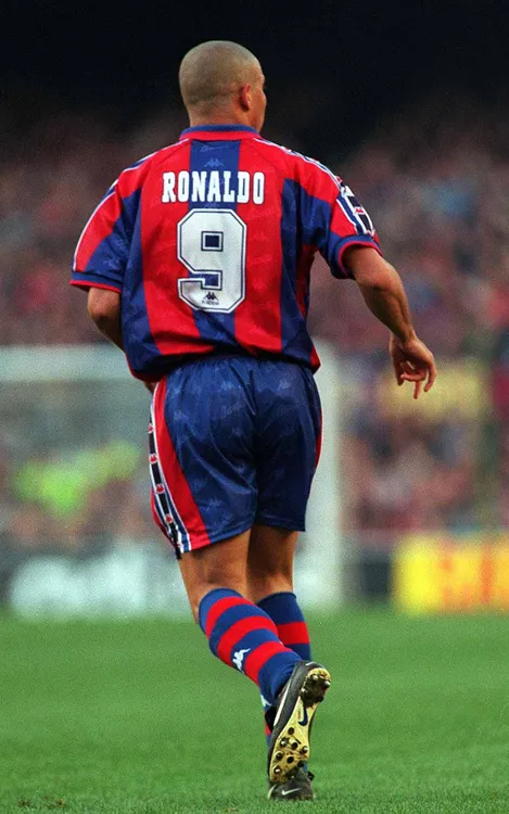 Ronaldo signe à Barcelone en fichaje de Ronaldo por el Barcelona